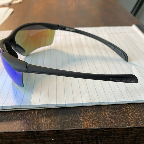 Foster Grant sunglasses - Picture 2 of 9